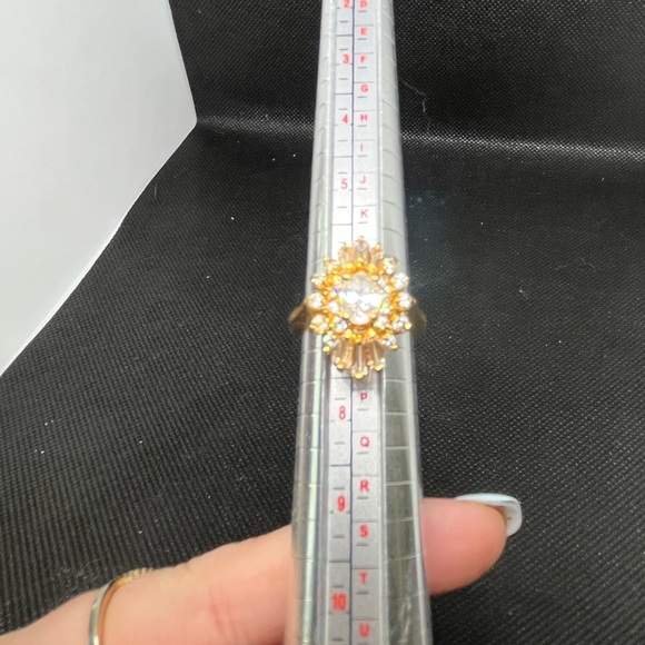 Vintage signed Avon Elizabeth Taylor ring - Picture 2 of 7